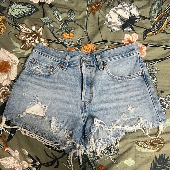 Levi’s shorts - Picture 3 of 8